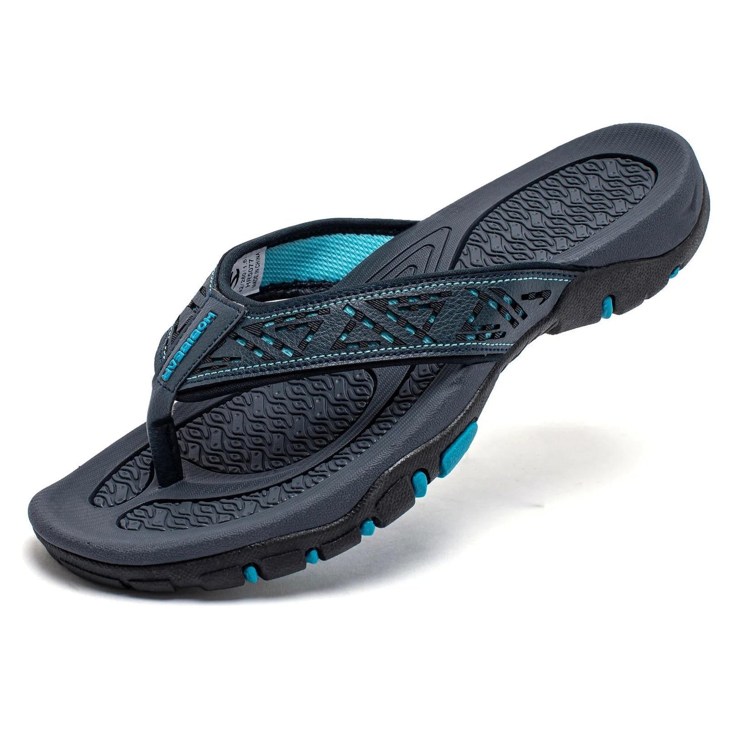 Men's thong sandals with textured outsole
