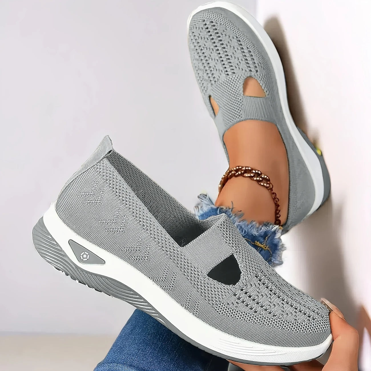 Women's breathable slip-on athletic shoes with air-cushioned sole