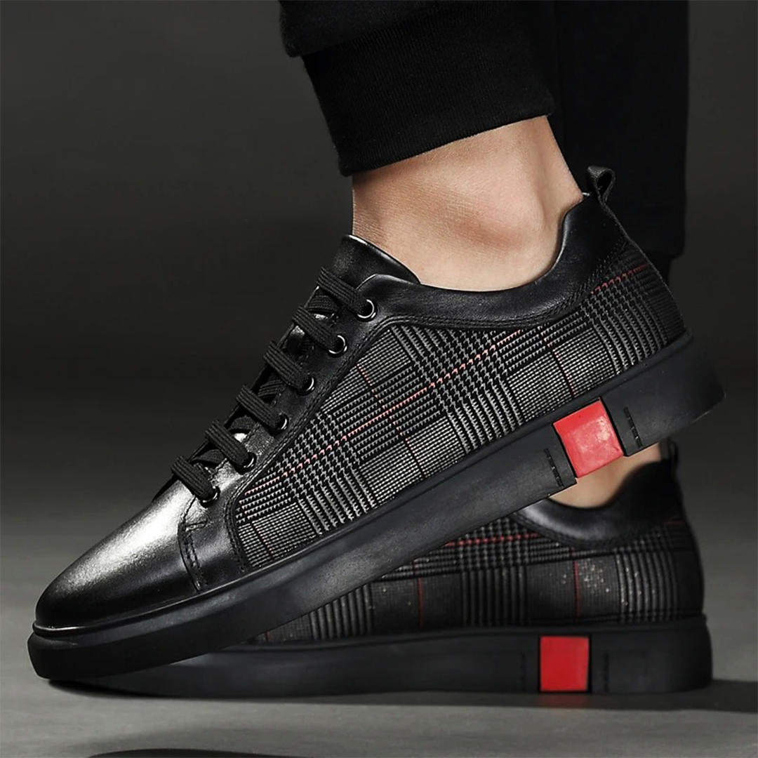 Men's low-top lace-up sneakers with textured design