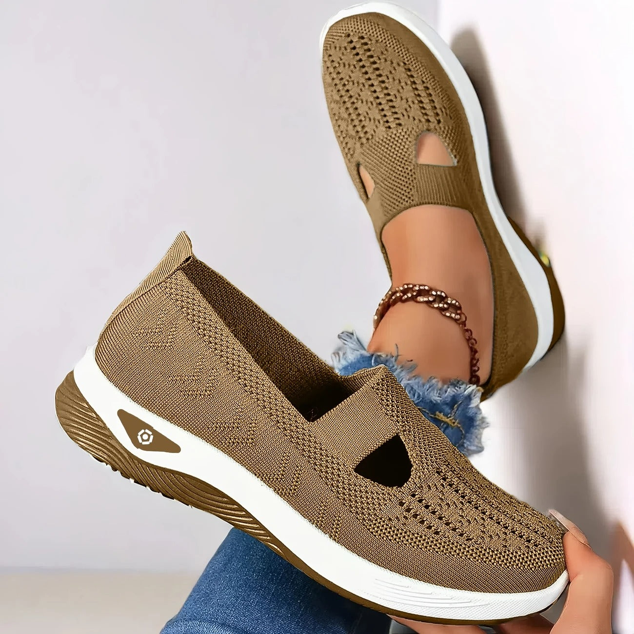 Women's breathable slip-on athletic shoes with air-cushioned sole