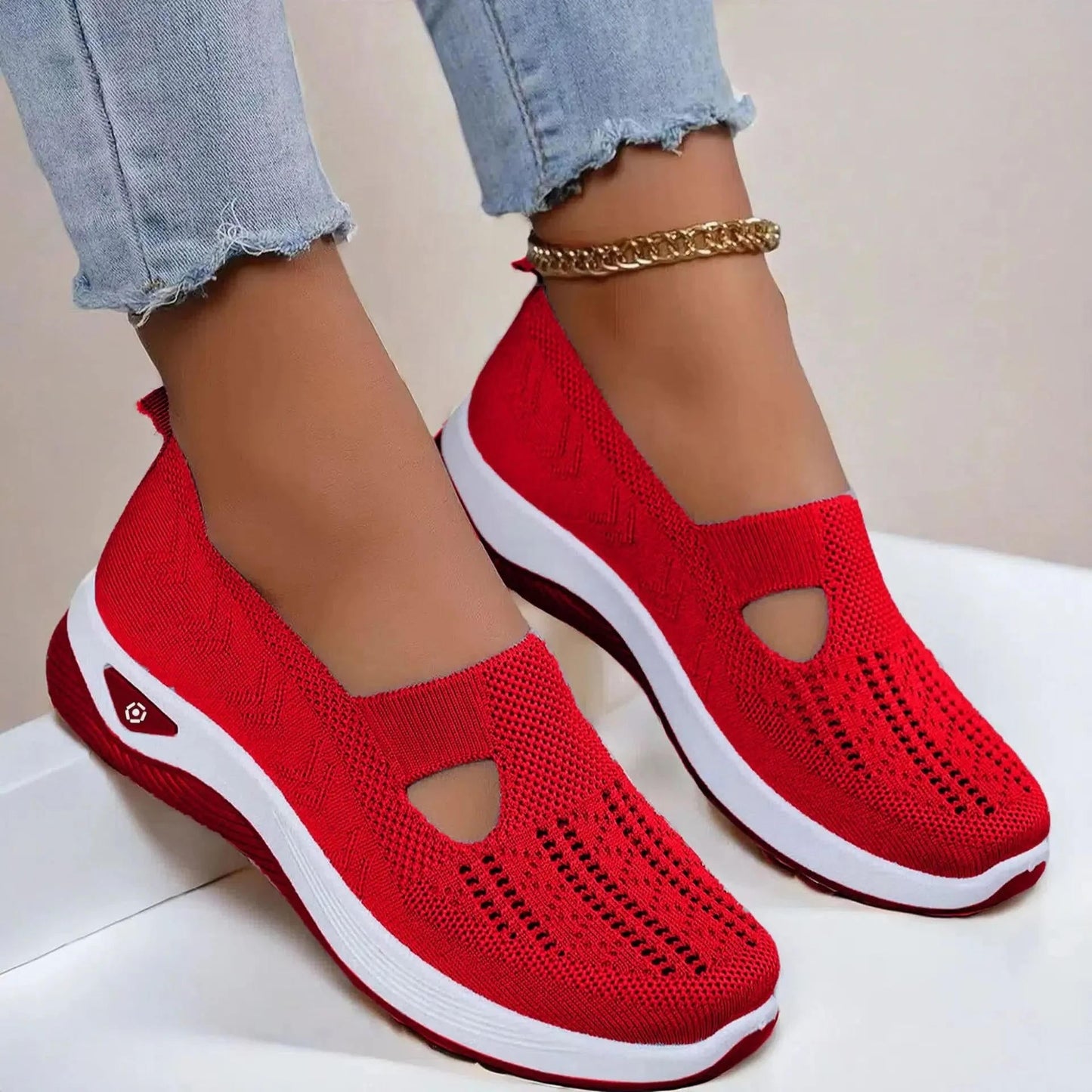 Women's breathable slip-on athletic shoes with air-cushioned sole